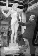 Hermann Haller im Atelier, um 1949