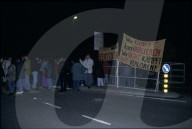 Streikende vor der Ringier Druckerei 1994