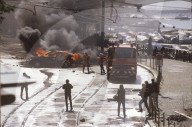 Krawalle anlässlich Anti-EU-Demonstration von Blocher; brennendes Auto 1995