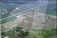 Neun Monate danach: Felder, zum Teil mit Gras überwachsen 1988