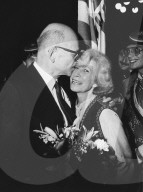 Bundesrat Alphons Egli mit Ehefrau Heidi, 1982