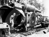 Kanone wird verschrottet, München um 1949