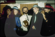 Gianni Versace mit Models, Zürich 1982