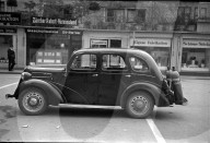 Benzinmangel in der Schweiz 1940: Auto mit Holzgas-Generator 