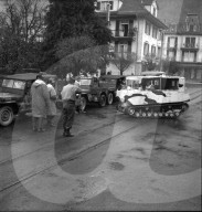 Einsatzbereite Schneepanzer und Jeeps der US-Armee in Meiringen; 1946