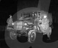 Schweizer Soldaten bereit zur Rettungsaktion; 1946