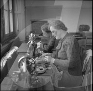 Frauen im Zweiten Weltkrieg; Frauen beim Nähen; 1939
