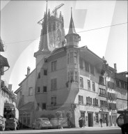 Freiburg; "Schweizerhalle" und  Turm der St. Nikolaus Kathedrale; 1949
