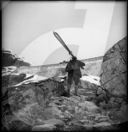Bergsteiger vor dem Staudamm Barberine 1950