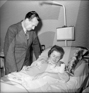 Franz Josef II. und Gina von Liechtenstein mit Sohn Hans-Adam, 1945