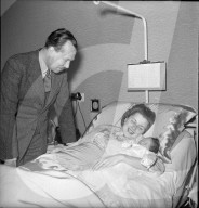 Franz Josef II. und Gina von Liechtenstein mit Sohn Hans-Adam, 1945