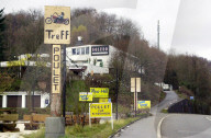 SWINGER PINKELTE NACHT IM FREIEN-UND ERFROR