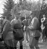 General Guisan besucht Vorunterricht, 1943