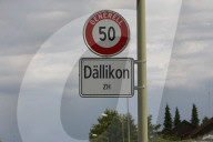 Ortstafel von Dällikon mit 50-er Tempo-Schild, 2006