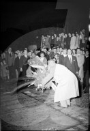 Henri Guisan bei Gedenkanlass für von den Nazis hingerichtete Widerstandskämpfer, 1948
