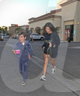 PEOPLE -  Kourtney Kardashian rennt ihrem Sohn Mason hinterher