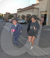 PEOPLE -  Kourtney Kardashian rennt ihrem Sohn Mason hinterher