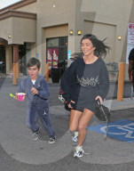 PEOPLE -  Kourtney Kardashian rennt ihrem Sohn Mason hinterher