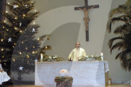 Pfarrer Franz Sabo feiert Weihnachtsmesse in Röschenz 2005