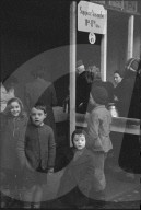 Wartende Kinder; Volksküche; Suppenküche; 1945