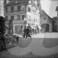 Mordprozess, Polizisten bringen Hans Vollenweider zum Kantonsgericht Obwalden; 1940