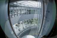 Blick in Lichthof der neuen Migros Ostermundigen1989