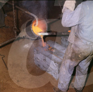 Eine Glocke wird für die Expo 1964 gegossen