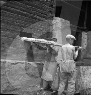 Männer beim Brotbacken in St. Luc, Wallis, 1941