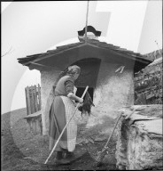 Brotbacken in Safien-Zalön, 1941
