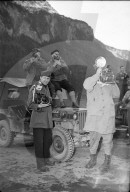 Rosenlaui; Fotografen fotografieren den Unfallort; 1946