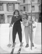 Herzogin von Alba (l) in den Skiferien in der Schweiz