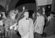 Demonstranten; Hitlergruss; Gäste