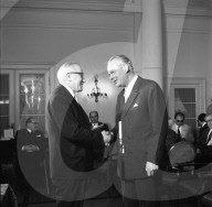 Edzart Schaper erhält Charles Veillon Preis, Vevey 1962