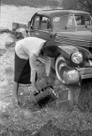 Benzinmangel in der Schweiz: Auto mit Karbid-Generator 