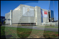 Swissair-Grounding 2001: Werbeplakate an Parkhausfassade