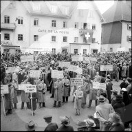 Demonstration gegen einen Panzerwaffenplatz, 1956