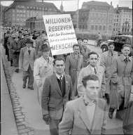 Arbeiter demonstrieren, kämpfen gegen Entlassungen; 1950