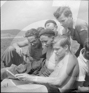 Lehrlinge, Pause machen, ausruhen; 1943