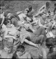 Lehrlinge, Pause machen, ausruhen; 1943