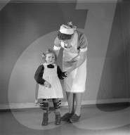 Mädchen mit Beinschienen,  Dr. Hallauer Institut Zürich 1942
