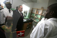 Bundesrat Samuel Schmid besucht das Spital Ouhibéra in Mali, 2005