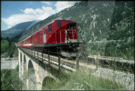 Glacier Express 1979: Zug auf Viadukt