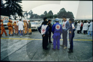 Rotkreuz Helfer nach dem Vulkan Ausbruch in Kolumbien 1985