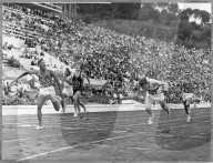 Rom 1960: Final 400m; 1. Davis, 2. Kaufmann stürzt, 3. Spence