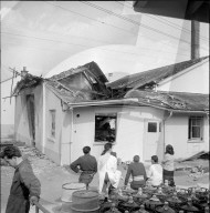 Zerstörte Gebäude nach Explosion in Chemiefabrik, Nyon 1957