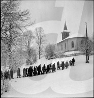 Beerdigungszug zur Kirche von Kandergrund 1948