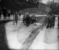 Kinder auf der gefrorenen Sihl, 1954