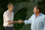 Traumjob 2005: Marquard gratuliert Gewinner Bachofner