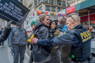 NEWS - New York: Tumult an Demo gegen Ausschaffung