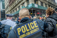 NEWS - New York: Tumult an Demo gegen Ausschaffung